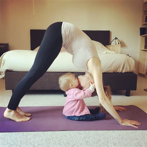 YOGA MOM